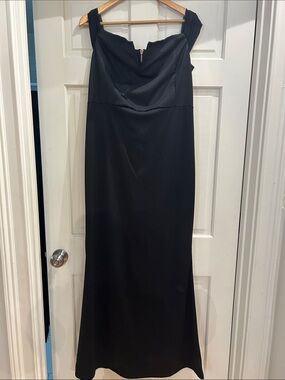 Sleek Black Maxi Dress with Cowl Neckline